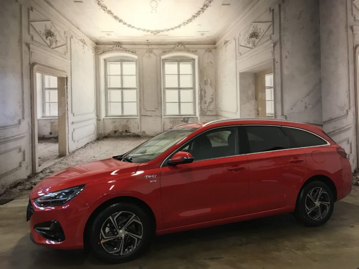 Hyundai i30 Kombi 1.5 T-GDI Mild Hybrid 7DCCT Trend Engine red