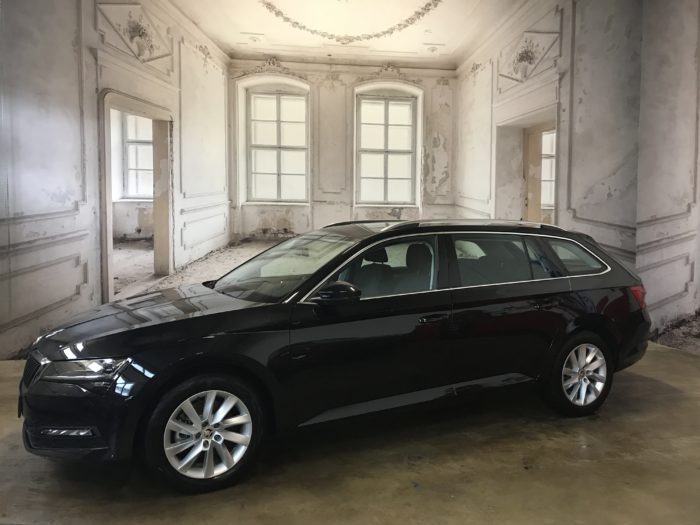 Skoda Superb Combi 1.5 TSI Ambition Black magic perleffekt